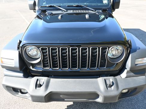 Used 2024 Jeep Wrangler Sport S image 12