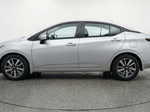 Used 2025 Nissan Versa SV image 5