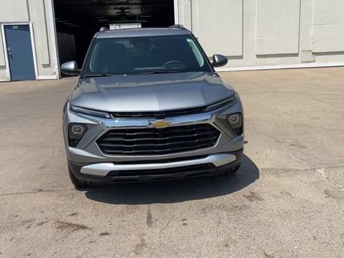 Used 2026 Chevrolet TrailBlazer LT FWD image 3
