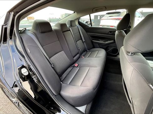 Used 2024 Nissan Altima 2.5 SV image 24