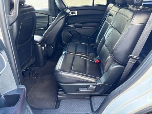 Used 2020 Ford Explorer XLT w/ Equipment Group 202A AWD/4WD image 30