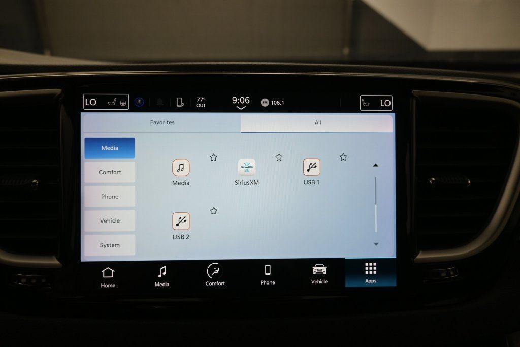 Used 2023 Chrysler Pacifica Touring-L FWD image 12
