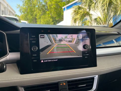 Used 2025 Volkswagen Taos SE image 24