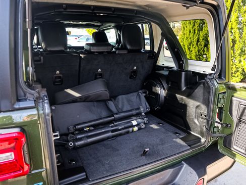 Used 2022 Jeep Wrangler Unlimited Sahara w/ Cold Weather Group image 31