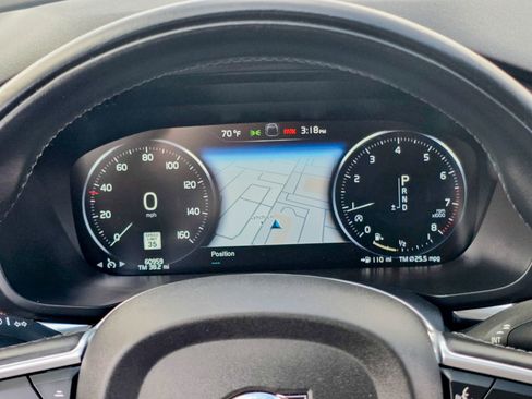 Used 2021 Volvo XC60 T5 Momentum w/ Premium Package image 39