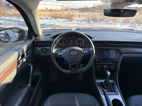 Used 2020 Volkswagen Passat 2.0T SEL image 15