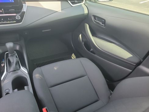 Used 2025 Toyota Corolla LE FWD image 18