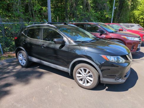 Used 2018 Nissan Rogue Sport SV FWD image 1