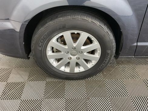 Used 2013 Chrysler Town & Country Touring image 31