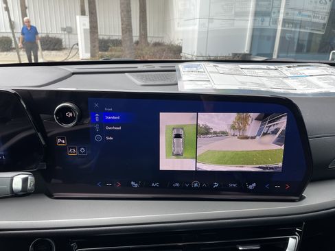 New 2025 Chevrolet Traverse LT w/ Enhanced Driving Package image 48