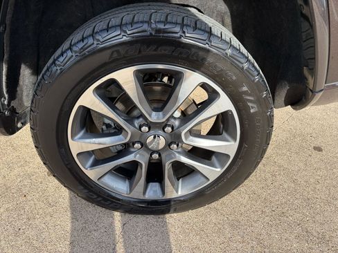 Used 2017 Jeep Grand Cherokee Overland w/ Jeep Active Safety Group image 9