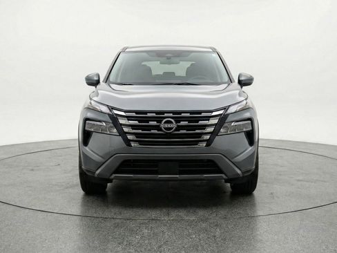 Used 2025 Nissan Rogue SV image 2
