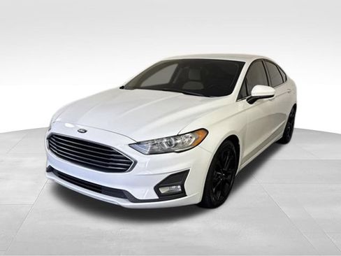 Used 2019 Ford Fusion SE w/ Equipment Group 151A FWD image 4