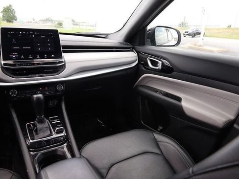 Used 2025 Jeep Compass Limited AWD/4WD image 25