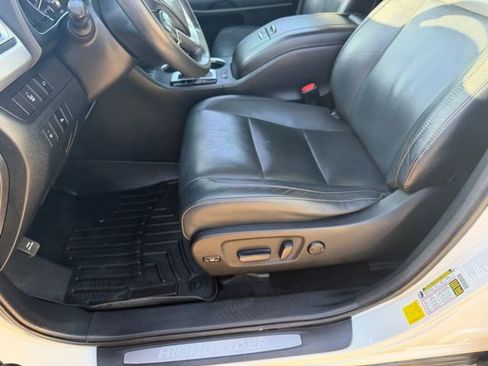 Used 2014 Toyota Highlander Limited image 18