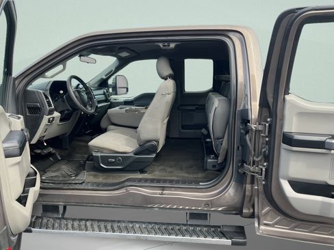 Used 2017 Ford F350 XLT AWD/4WD image 11