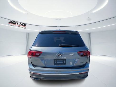 Used 2022 Volkswagen Tiguan SE image 3