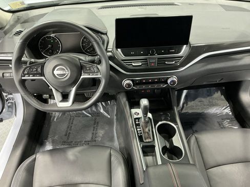Used 2024 Nissan Altima 2.5 SR w/ SR Premium Package image 16