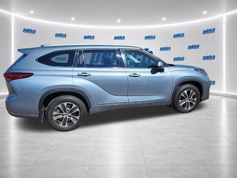 Used 2022 Toyota Highlander XLE AWD/4WD image 6