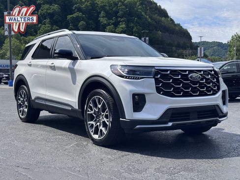 Used 2025 Ford Explorer Platinum w/ Ultimate Package AWD/4WD image 1