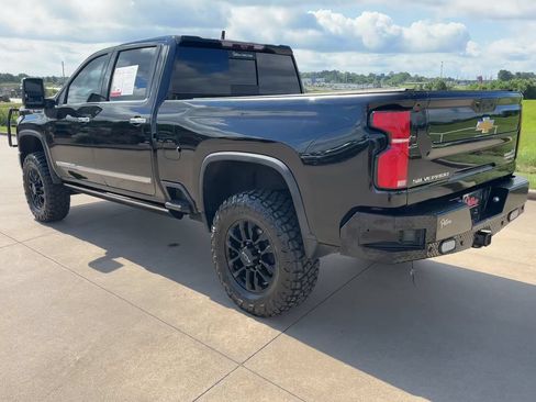 Used 2024 Chevrolet Silverado 2500 High Country w/ High Country Premium Package AWD/4WD image 7