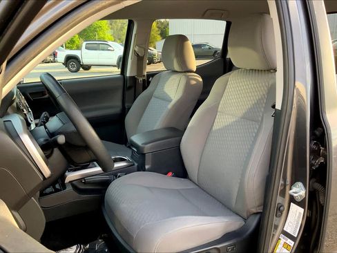 Used 2023 Toyota Tacoma SR5 w/ Technology Package image 8