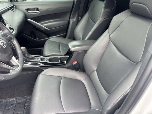 Used 2024 Toyota Corolla Cross XLE w/ Convenience Package FWD image 18