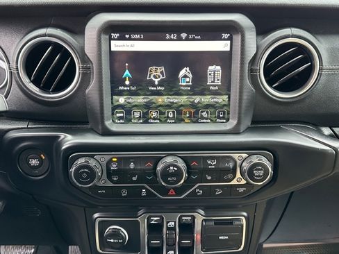 Used 2019 Jeep Wrangler Unlimited Sahara w/ Uconnect 4C Nav & Sound Group AWD/4WD image 19