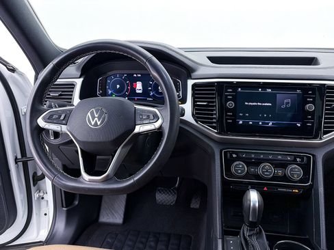 Used 2023 Volkswagen Atlas Cross Sport SE w/ Panoramic Sunroof Package FWD image 6