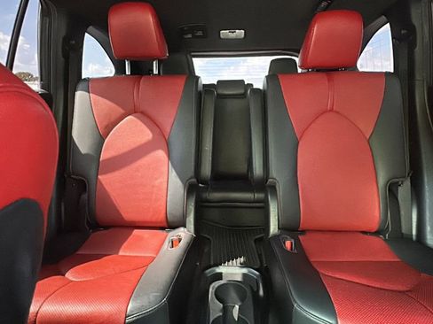 Used 2021 Toyota Highlander XSE image 24