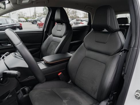 Used 2024 Nissan Ariya AWD image 18