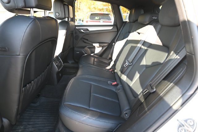 Used 2021 Porsche Macan AWD/4WD image 10