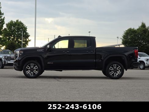 Used 2025 GMC Sierra 1500 AT4 w/ AT4 Premium Package AWD/4WD image 4