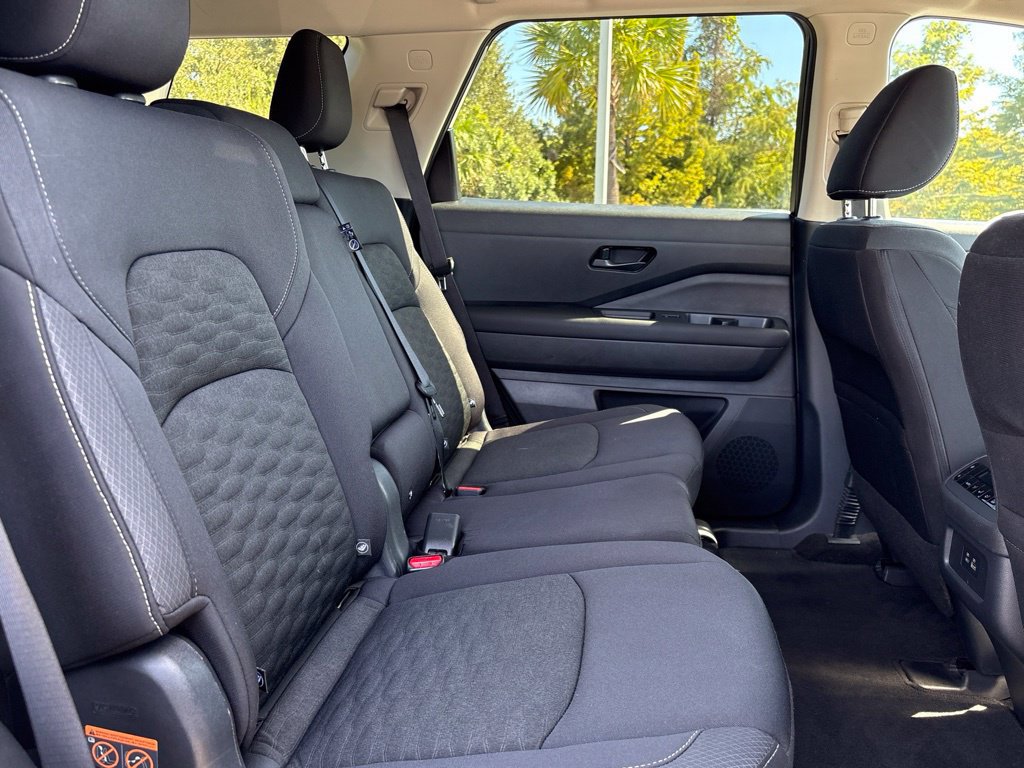 Used 2024 Nissan Pathfinder SV FWD image 7