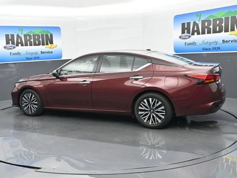 Used 2025 Nissan Altima 2.5 SV FWD image 3