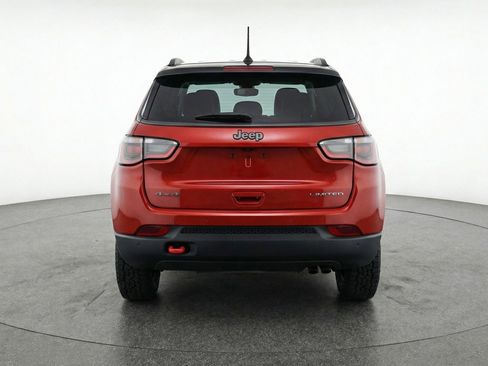 Used 2025 Jeep Compass Trailhawk image 6