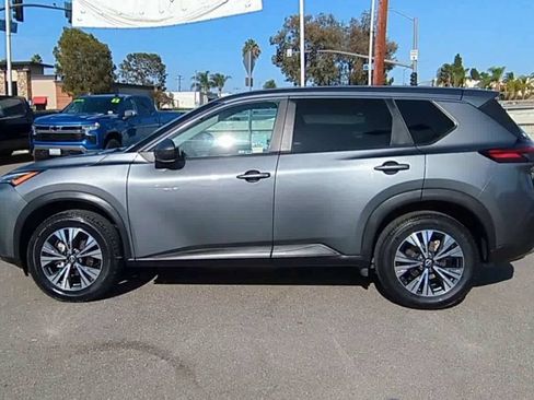 Used 2023 Nissan Rogue SV FWD image 5