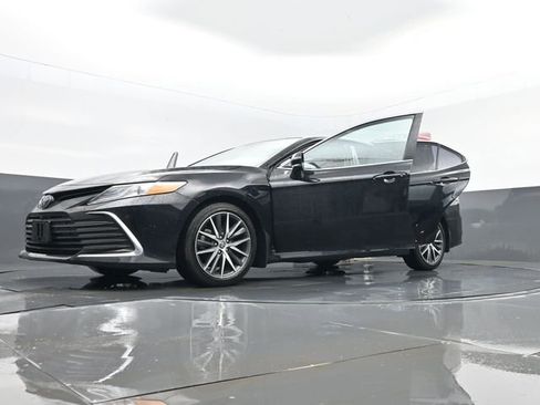 Used 2024 Toyota Camry XLE w/ Navigation Package image 34