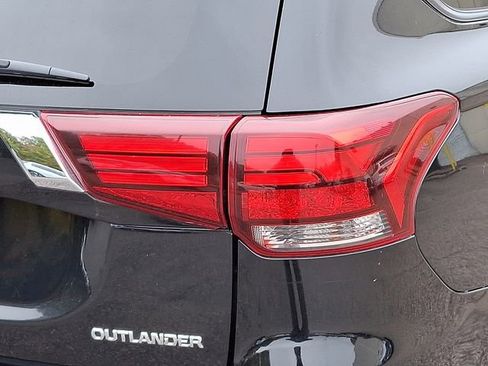 Used 2016 Mitsubishi Outlander ES image 14