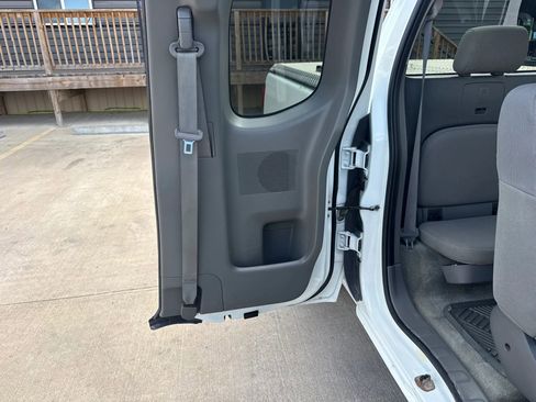 Used 2018 Nissan Frontier S image 33