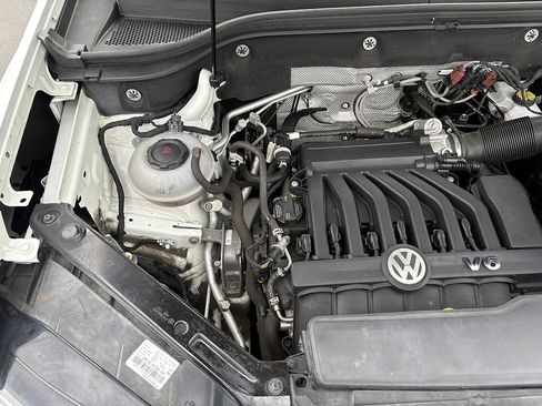Used 2018 Volkswagen Atlas SEL w/ R-Line Package AWD/4WD image 41