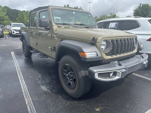 Used 2025 Jeep Gladiator Sport AWD/4WD image 4