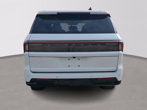 Certified 2025 Lincoln Navigator Reserve AWD/4WD image 5