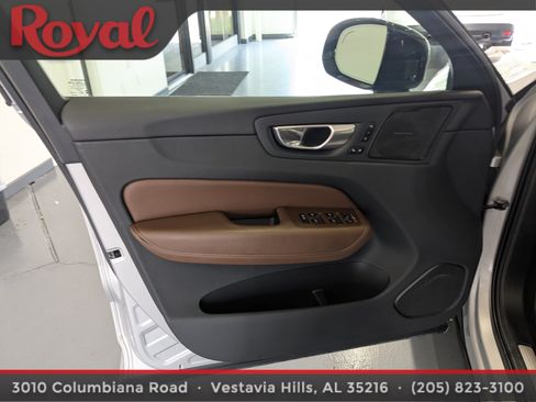 Certified 2024 Volvo XC60 B5 Plus AWD/4WD image 17