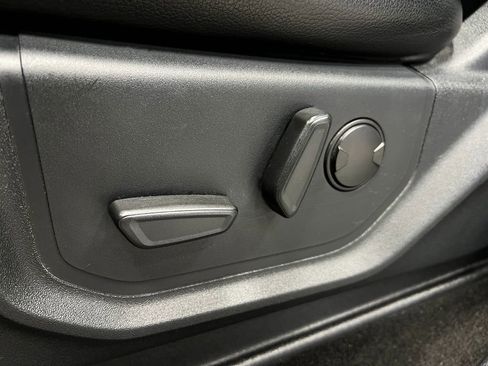 Used 2019 Ford F150 Lariat w/ Equipment Group 502A Luxury AWD/4WD image 18
