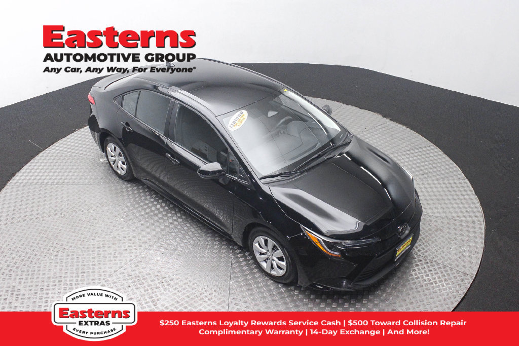 Used 2025 Toyota Corolla LE FWD image 4