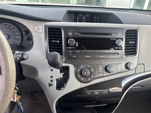Used 2012 Toyota Sienna LE FWD image 19