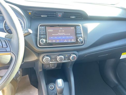 New 2025 Nissan Kicks Play S image 19