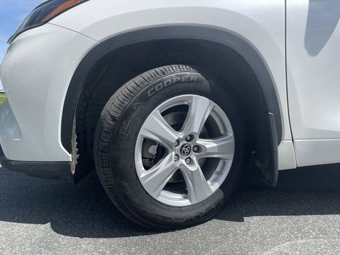 Used 2021 Toyota Highlander LE AWD/4WD image 10