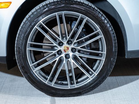 Certified 2026 Porsche Macan AWD/4WD image 11
